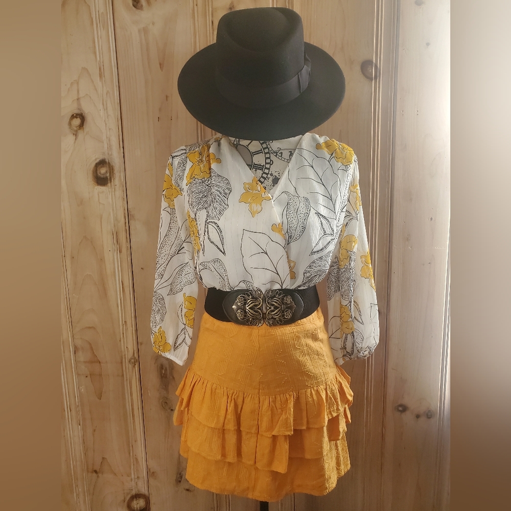 🔥Sadie & Sage yellow ruffle mini skirt size small